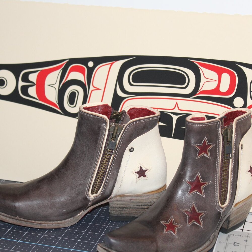 FREEBIRD by Steven Weaver Stars Western Snip Toe Leather Ankle Boots Womens Sz 7